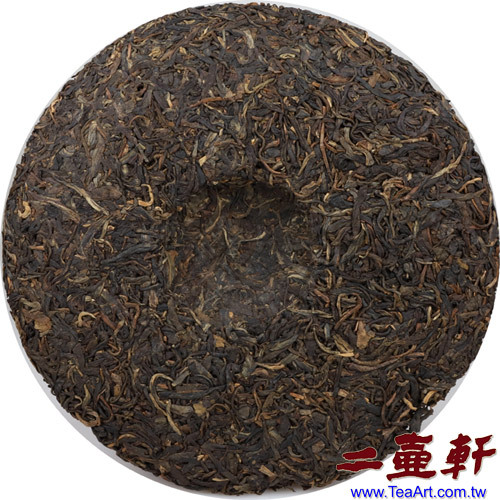 7542 901 大益普洱茶 裡茶為5～8級葉茶，結合3、4級幼嫩芽葉灑面。拍攝日期:2018年2月。